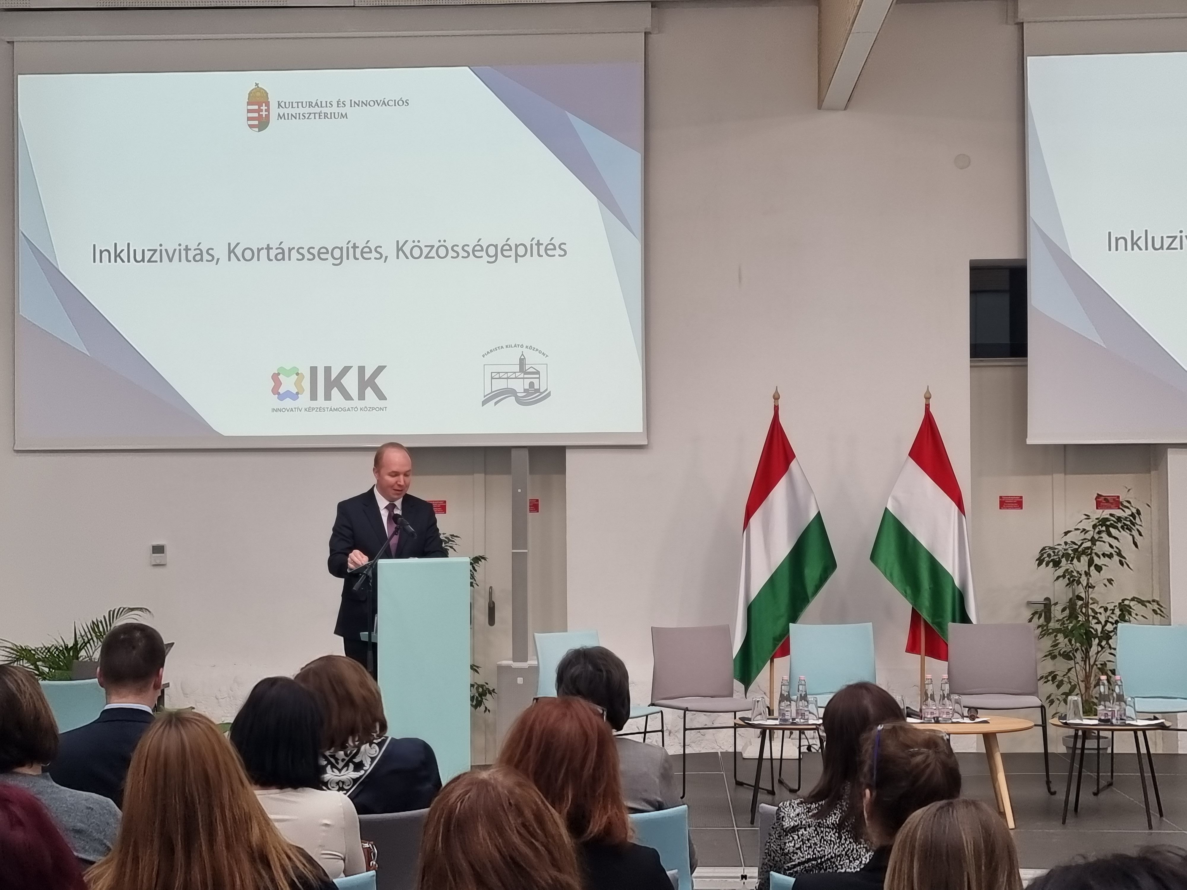 Inkluzivitás, Kortárssegítés, Közösségépítés